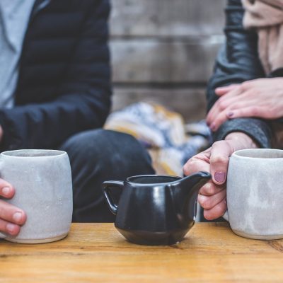 Supervision für Fachkräfte in sozialen und medizinischen Einrichtungen. Team bei der Supervision – Optimierung der Zusammenarbeit und Kommunikation.